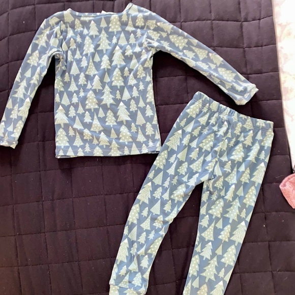 💜 3/$20 DEAL     
KIDS UNISEX CHRISTMAS LOUNGE/PJS - 2T - Picture 5 of 7